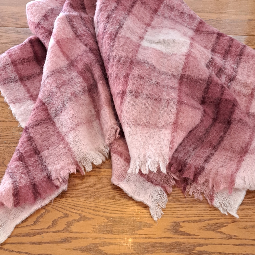 🔥5/$25🔥Cozy Pink Plaid Fringe  Mohair Throw  53 X 61 Inch